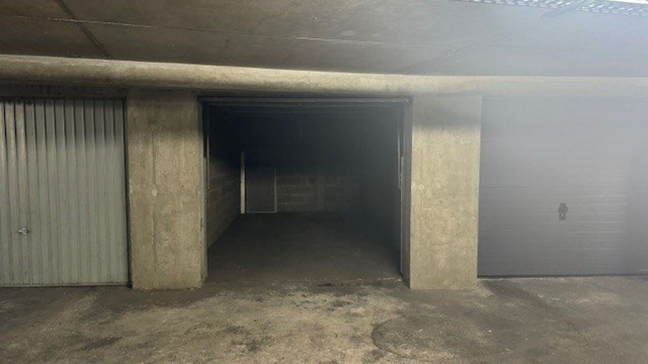 garage  pièces 15 m2 à louer à Lyon 3 (69003)