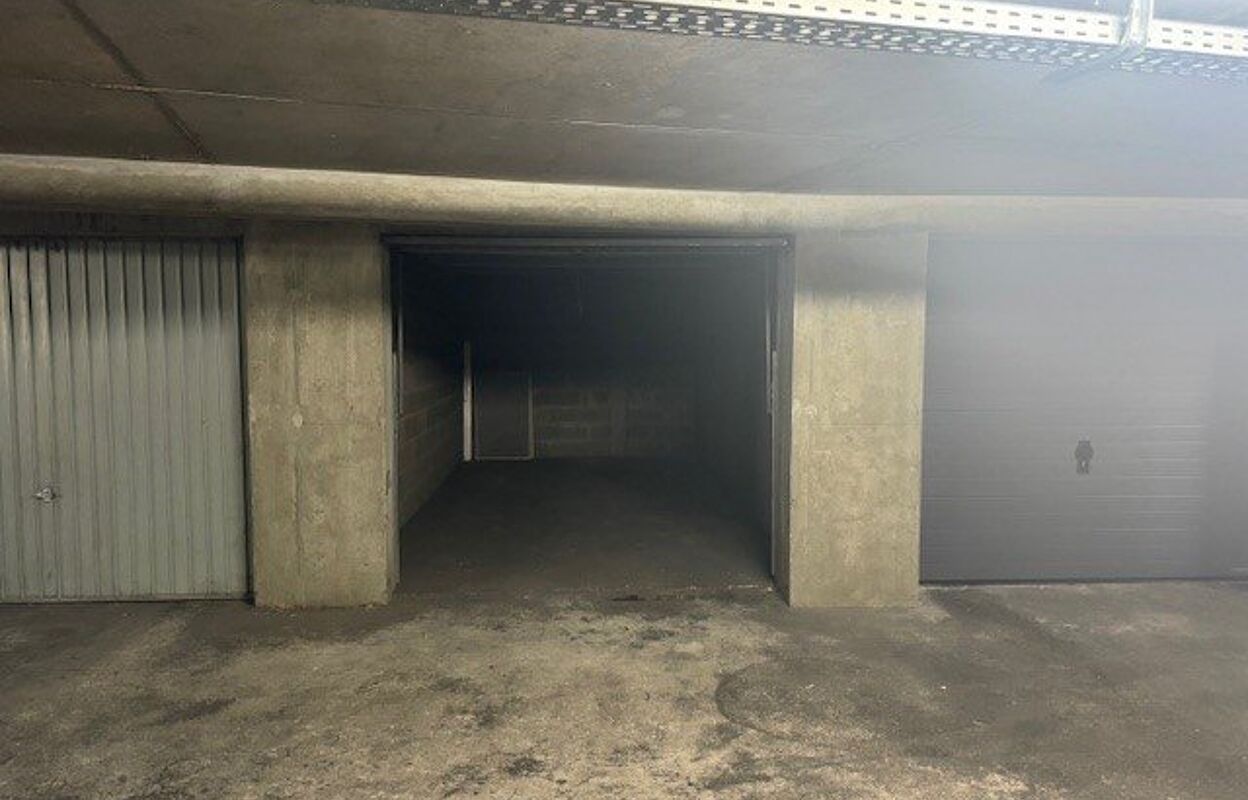 garage  pièces 15 m2 à louer à Lyon 3 (69003)