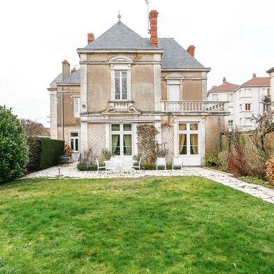 Maison 11 pièces 330 m²