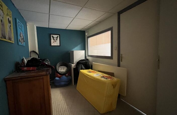 Murs commerciaux de 46 m² en rez-de-chaussée de plain-pied dans quartier en pleine rénovation — photo 3