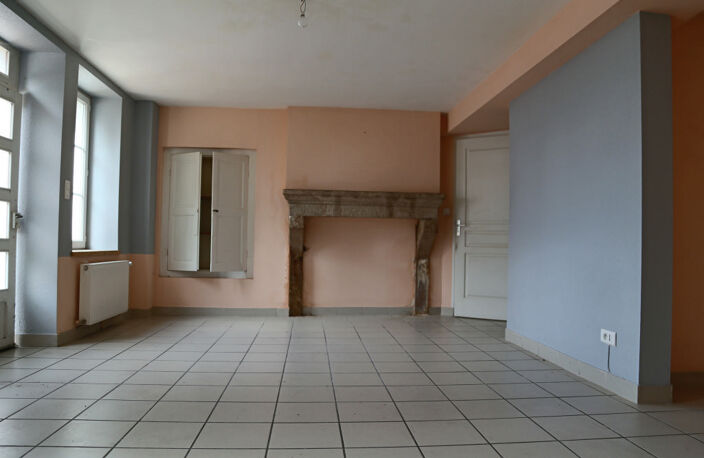 Petit immeuble rénové à vendre en centre bourg — photo 4