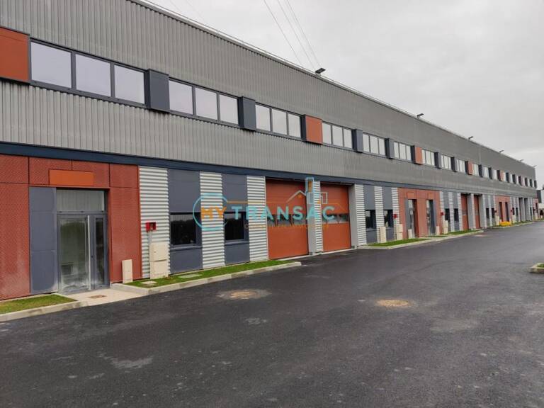 A LOUER LOCAUX D'ACTIVITÉS NEUFS AVEC PLUSIEURS SURFACES DISPONIBLES A CORBEIL — photo 1