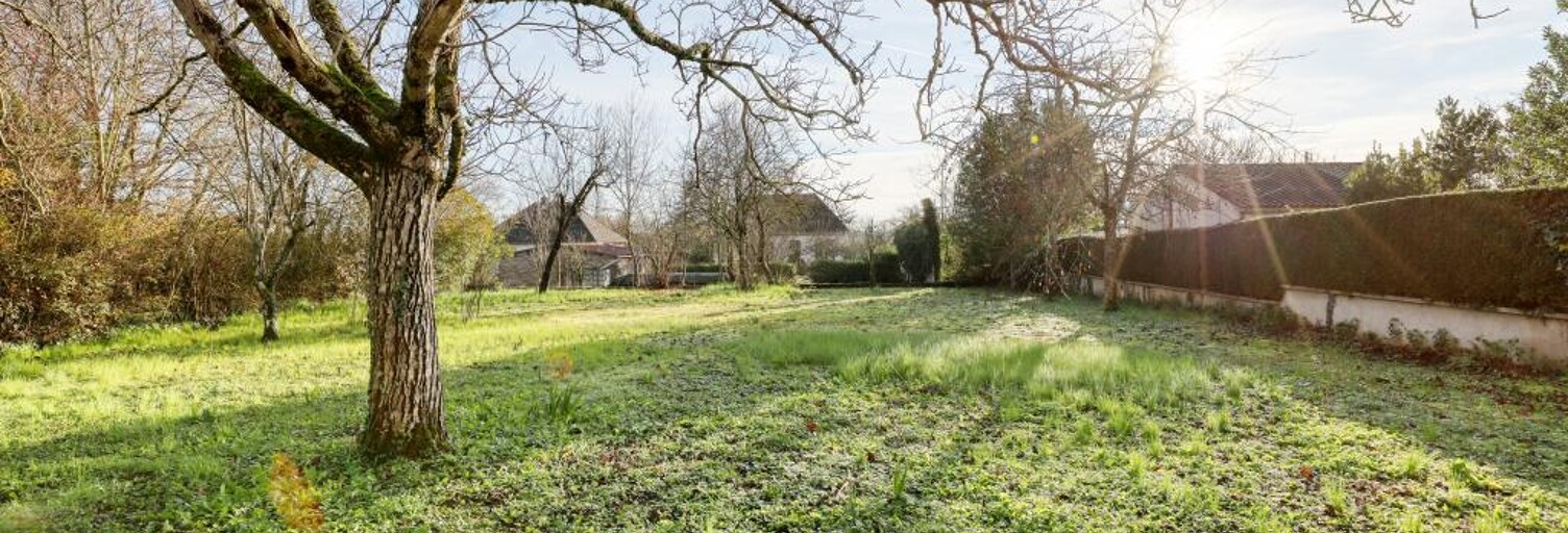 Terrain  1807 m² à vendre à Les Aix-d'Angillon (18220)