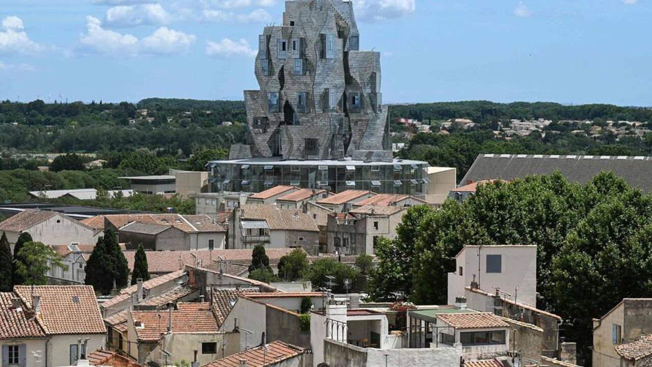 commerce 3 pièces 100 m2 à vendre à Arles (13200)