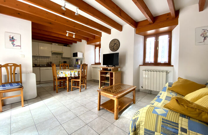A la frontière espagnole, spacieuse maison en bourg de village. — photo 2