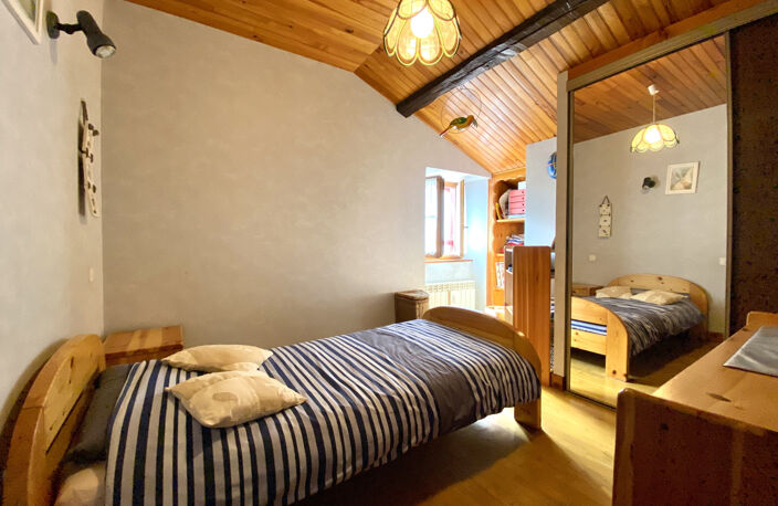 A la frontière espagnole, spacieuse maison en bourg de village. — photo 3