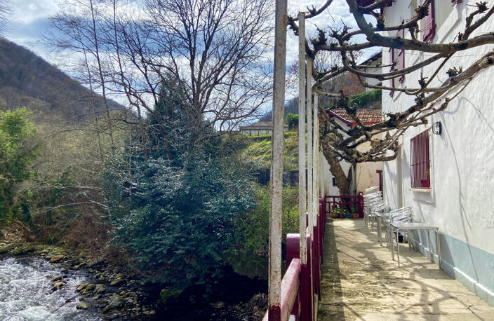 A la frontière espagnole, spacieuse maison en bourg de village. — photo 4