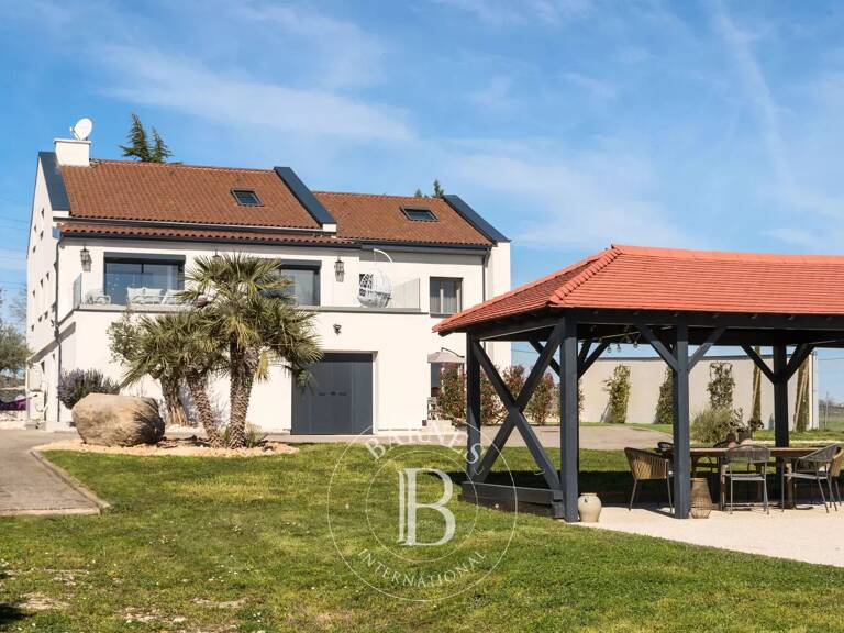 Sainte-Consorce - Maison d'environ 410 m² -  Terrain de 3653 m² - 7 Chambres - Piscine avec pool-house - Garage — photo 1