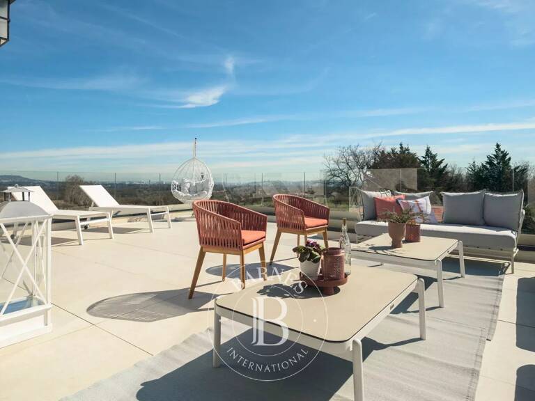 Sainte-Consorce - Maison d'environ 410 m² -  Terrain de 3653 m² - 7 Chambres - Piscine avec pool-house - Garage — photo 1