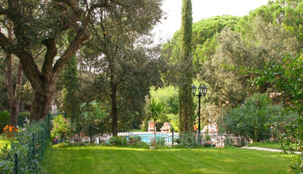 Propri&eacute;t&eacute; 14 pièces  à vendre Roquebrune-sur-Argens 83520