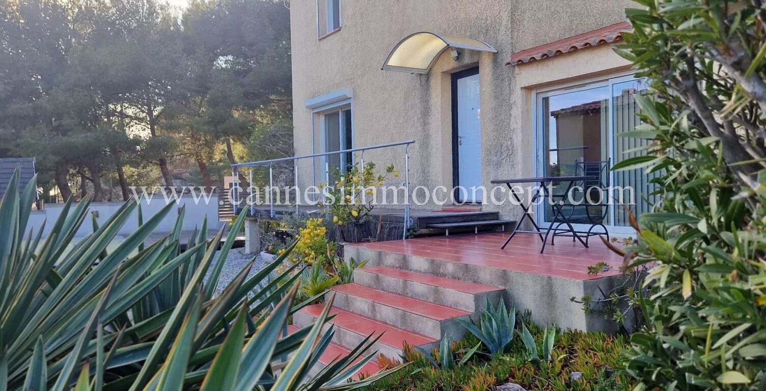 Villa sur les hauteurs de l'Estaque- vue mer — photo 1