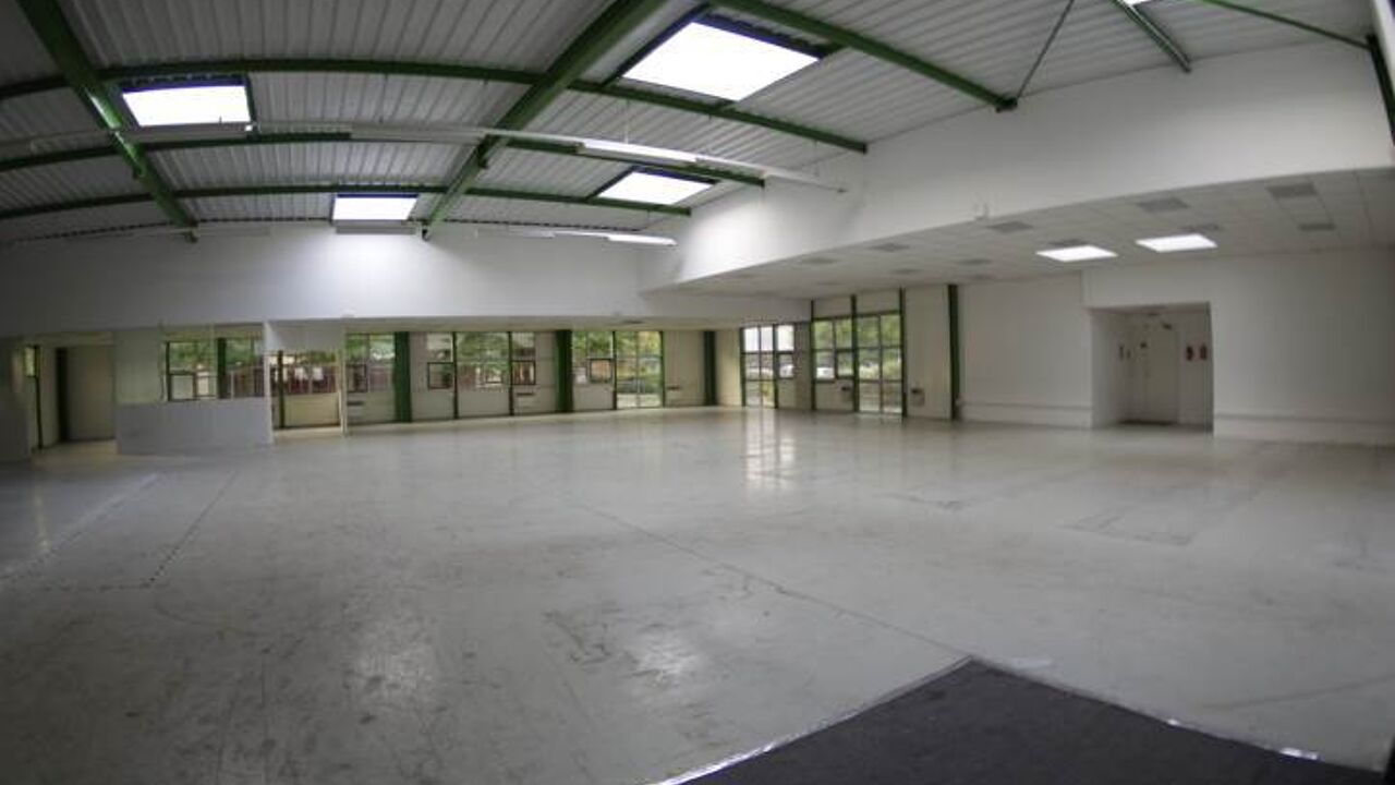 local industriel  pièces 641 m2 à louer à Saint-Thibault-des-Vignes (77400)