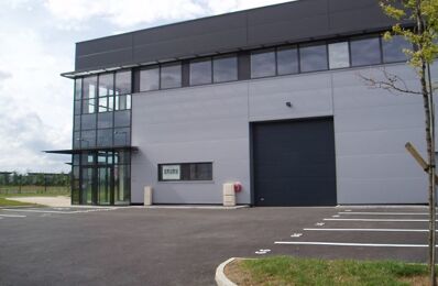 location local industriel 6 851 € CC /mois à proximité de Thorigny-sur-Marne (77400)