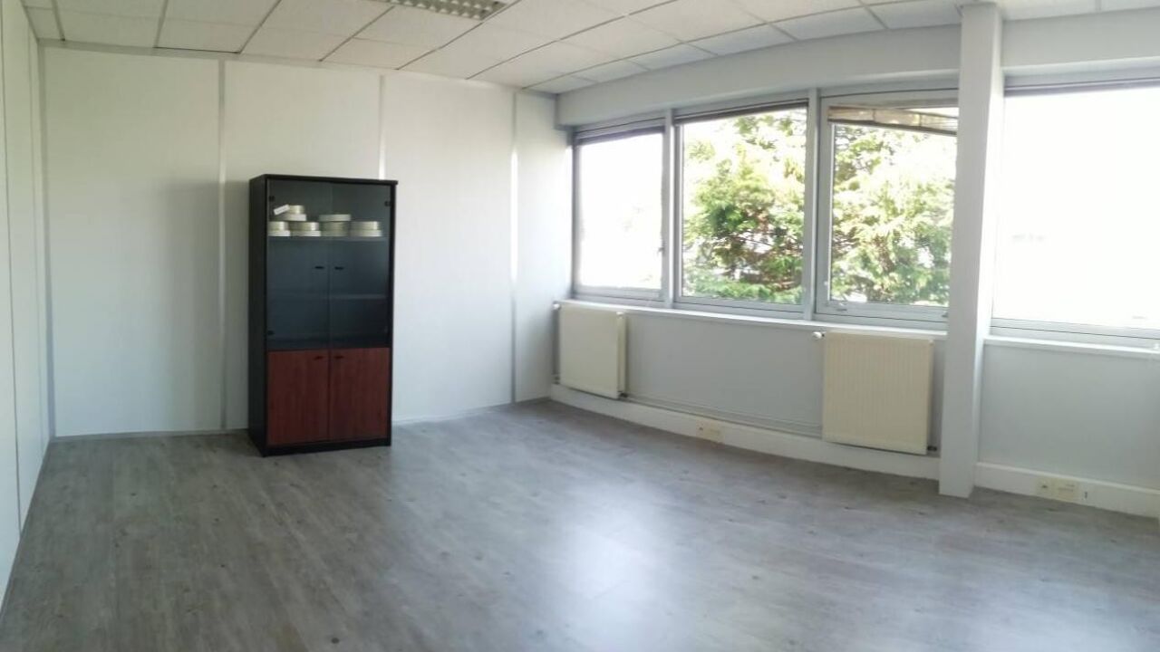 bureau  pièces 400 m2 à louer à Tournan-en-Brie (77220)