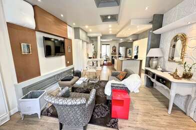 Immeuble  696900 €