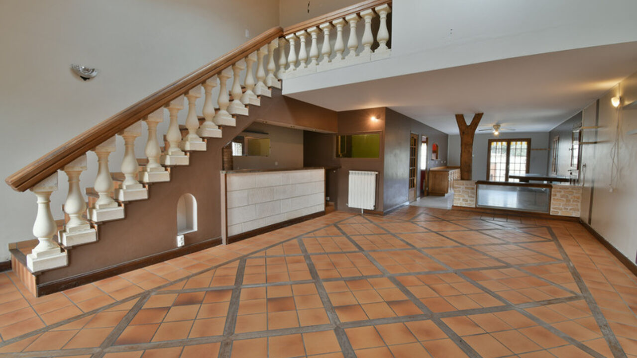 maison 8 pièces 255 m2 à vendre à Saint-Savinien (17350)