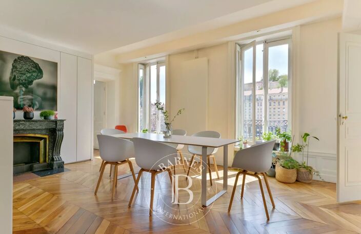 Lyon 1 - Quai Saint Vincent - Appartement de 217,96 m² - Cave - Grenier - 4 Chambres — photo 2