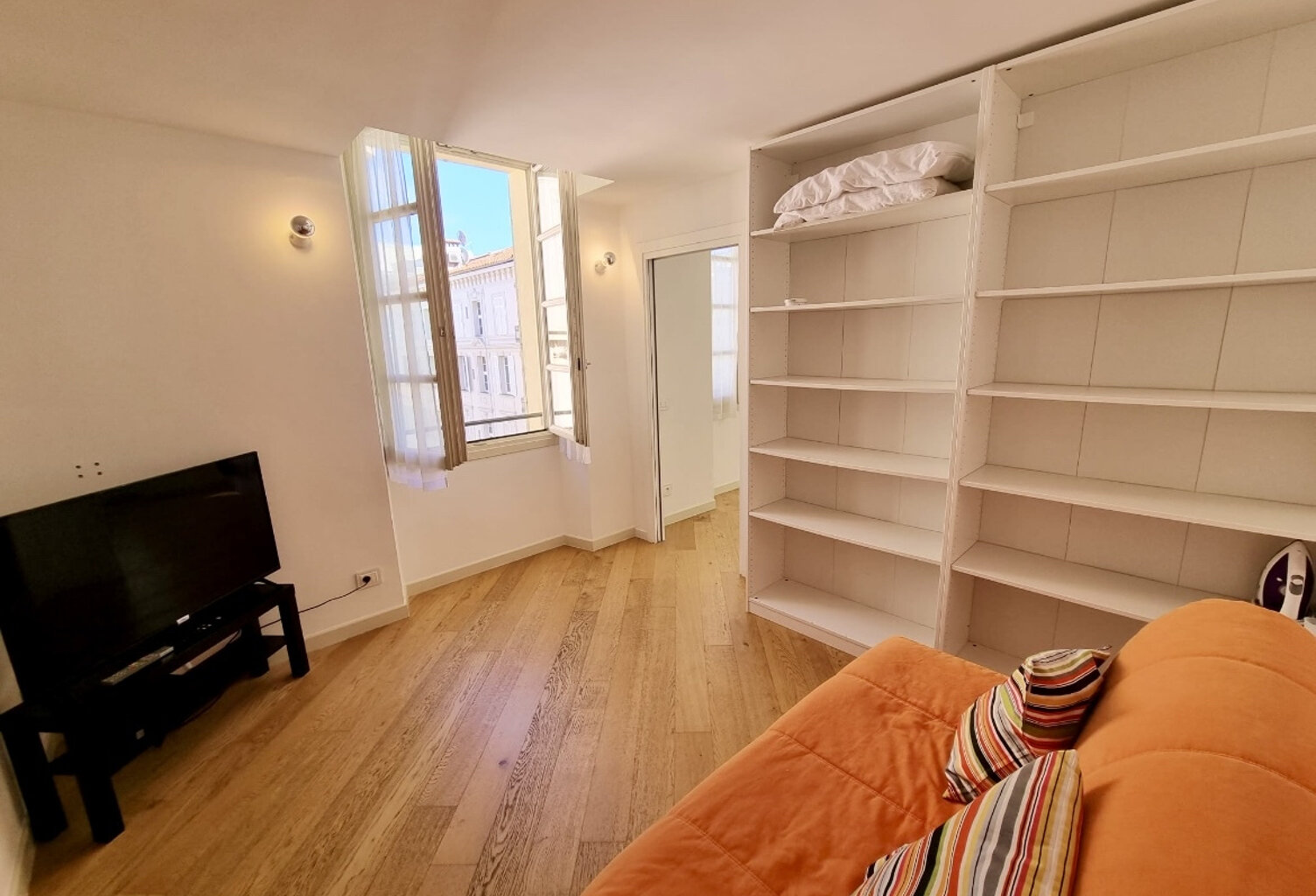 CANNES CENTRE BANANE T3 SUD EST DE 39M2 — photo 1