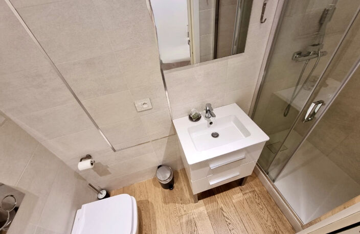 CANNES CENTRE BANANE T3 SUD EST DE 39M2 — photo 4