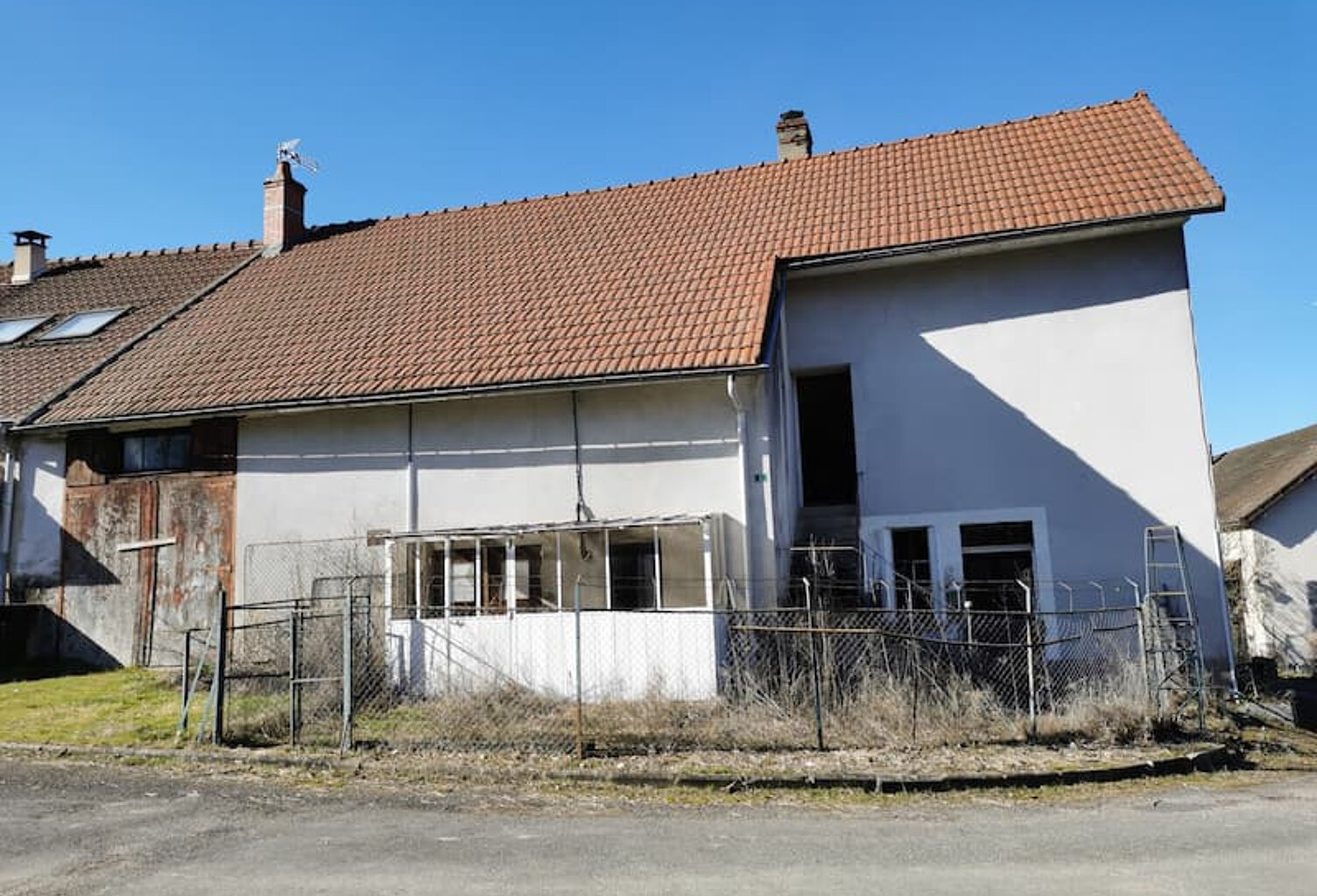 Dans village au coeur de la vallée du mesvrin — photo 1