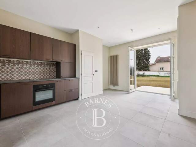 Chaponnay - Maison de caractère rénovée de 167,84 m² - Terrasse - Jardin arboré - Garage double - 4 Chambres — photo du bien