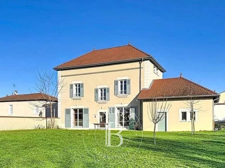 Chaponnay - Maison de caractère rénovée de 167,84 m² - Terrasse - Jardin arboré - Garage double - 4 Chambres — photo 1