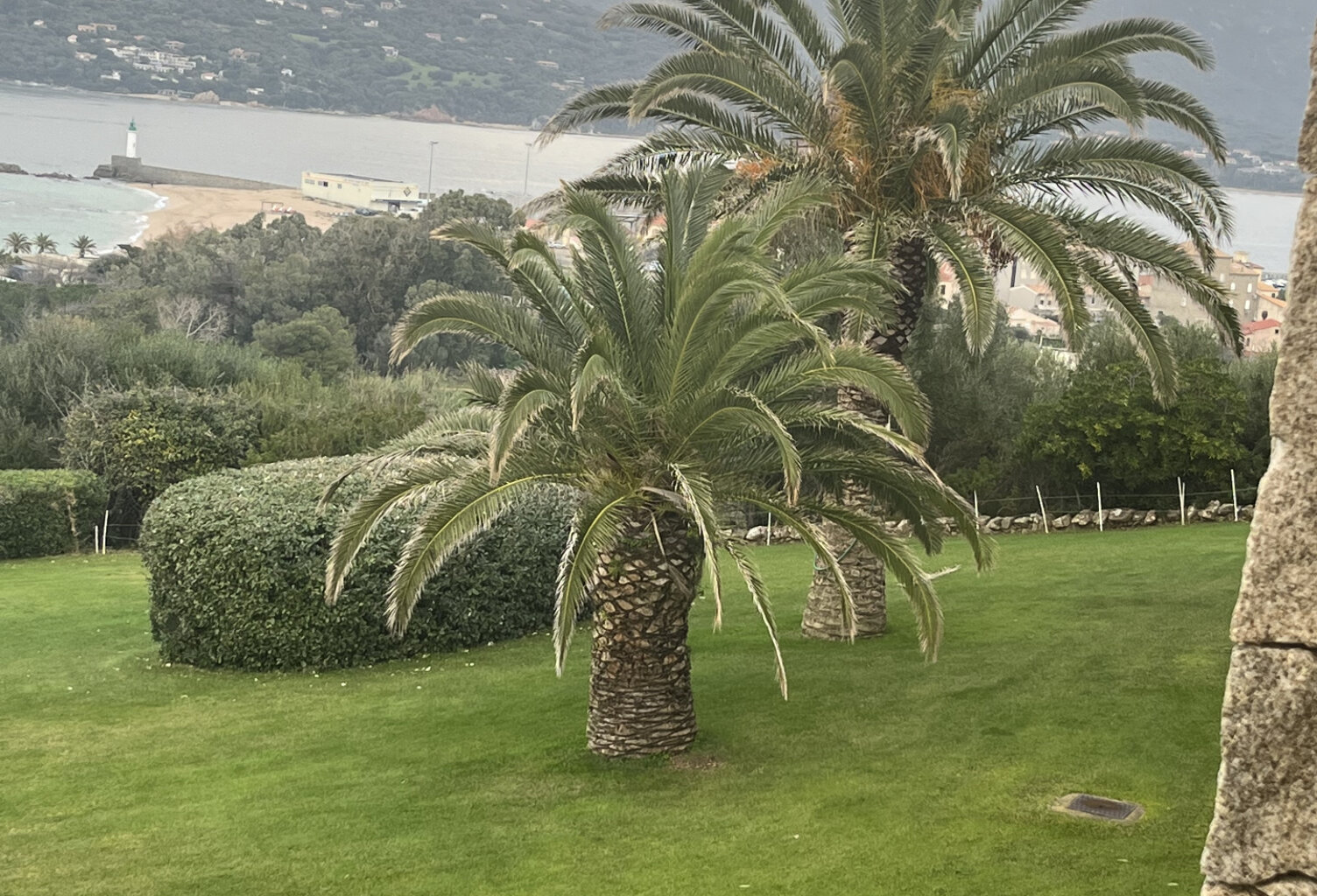 Résidence hôlelière - bord de mer - Corse-du-Sud. — photo 1