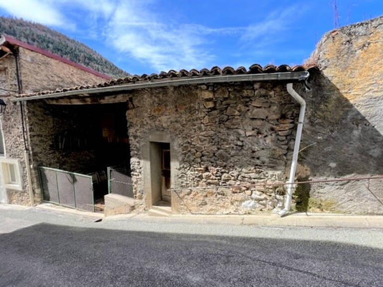 Grange 300m² à aménager, potentiel superbe habitation de caractère — photo 1