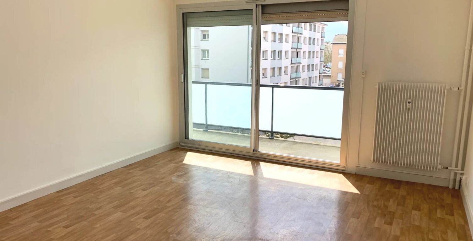 T3 LUMINEUX AVEC BALCON A BOURG-EN-BRESSE — photo 1