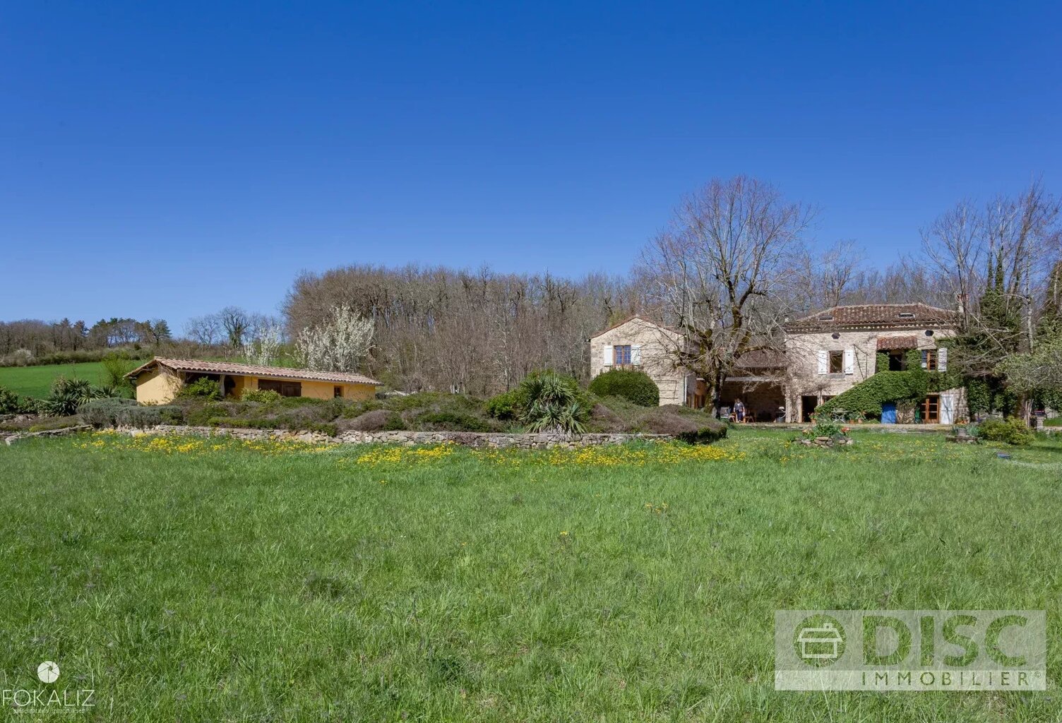 Belle maison avec dépendance, jardin et piscine — photo 1