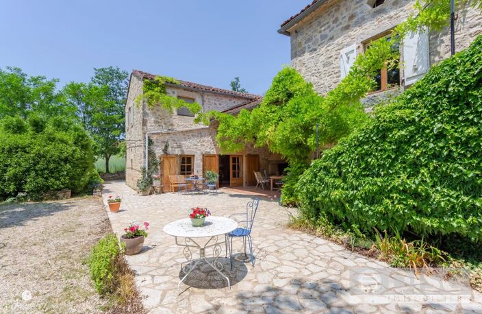 Belle maison avec dépendance, jardin et piscine — photo 2