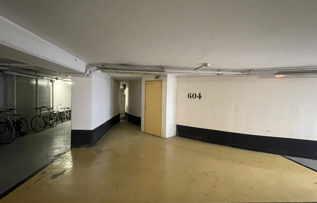 garage  pièces 13 m2 à Nice (06000)