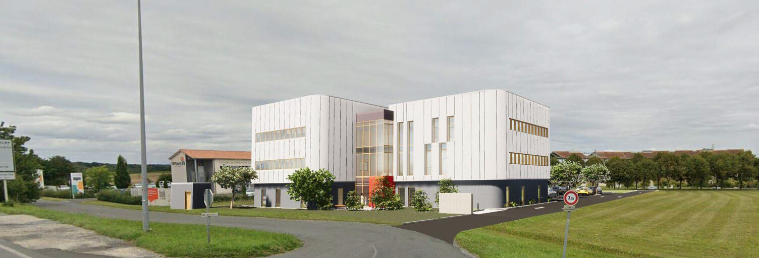 Commerce  1627 m² à louer à Saintes (17100)