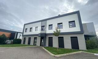 Commerce  335 m² à louer à Saint-Priest (69800)