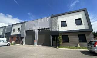 Commerce  335 m² à louer à Saint-Priest (69800)