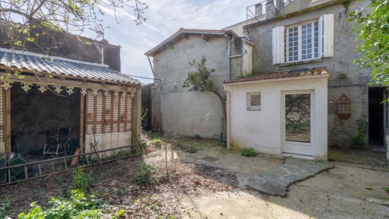 maison 7 pièces 179 m2 à vendre à Pons (17800)