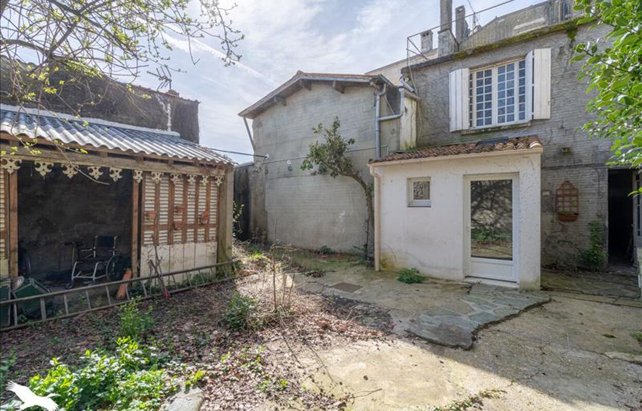 maison 7 pièces 179 m2 à vendre à Pons (17800)