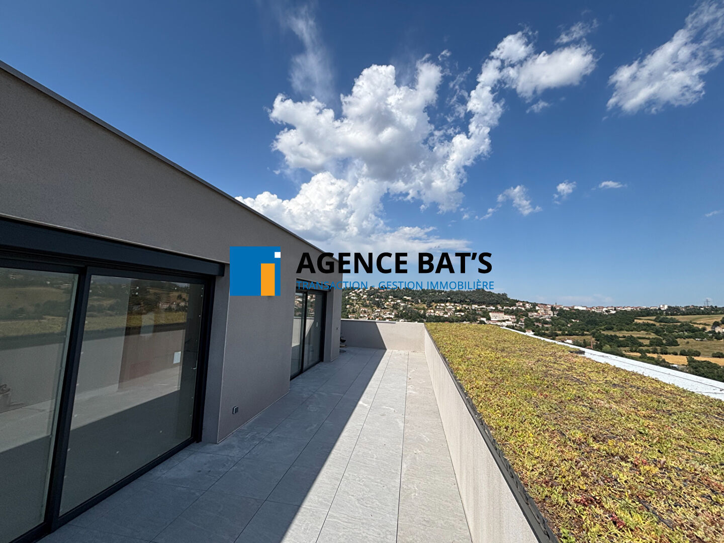 Appartement T5  de 111 m2 avec terrasse de 80 m2