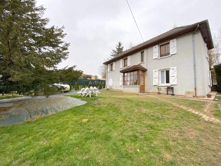 Maison dauphinoise avec dépendance et garages — photo 1