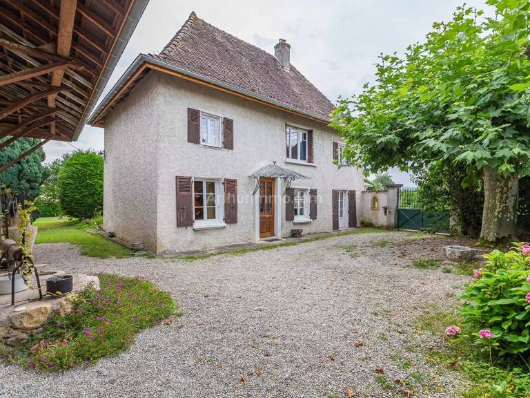 Maison + dépendances + terrain — photo 1