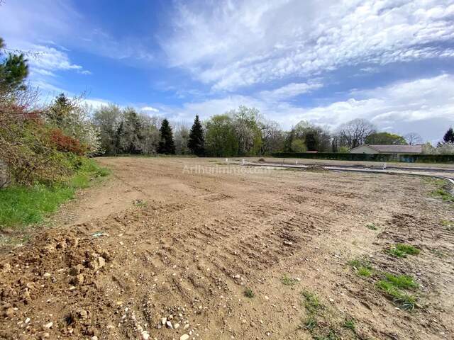 Terrain 520 m² - 10 min LA TOUR-DU-PIN — photo du bien