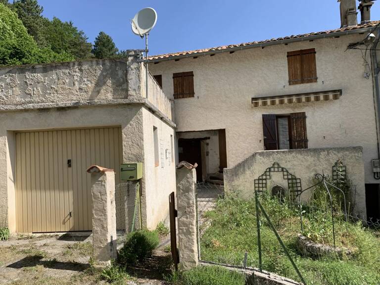 Maison de village avec jardin — photo 1