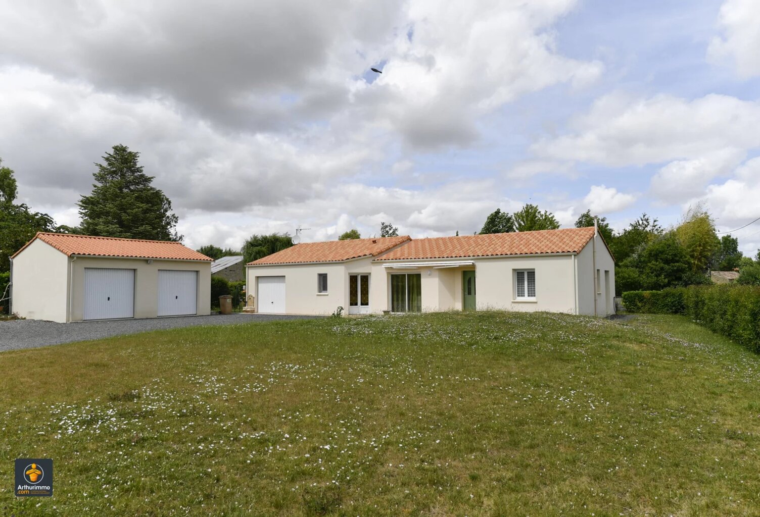 Maison de plain-pied de 110m2 à SAINT SYMPHORIEN — photo 1