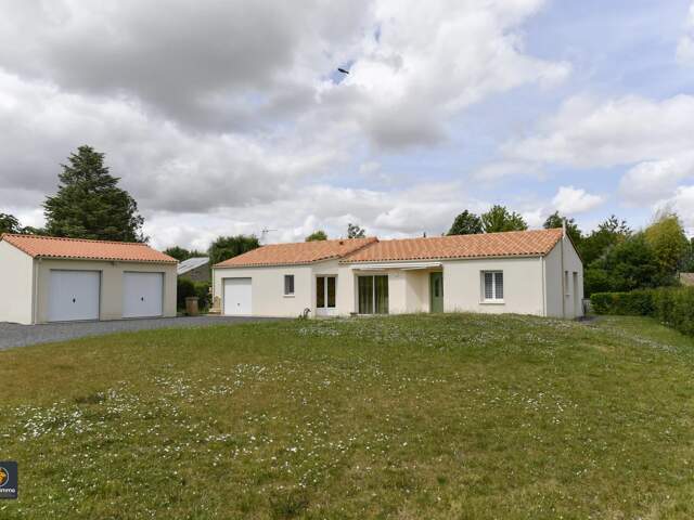 Maison de plain-pied de 110m2 à SAINT SYMPHORIEN — photo du bien