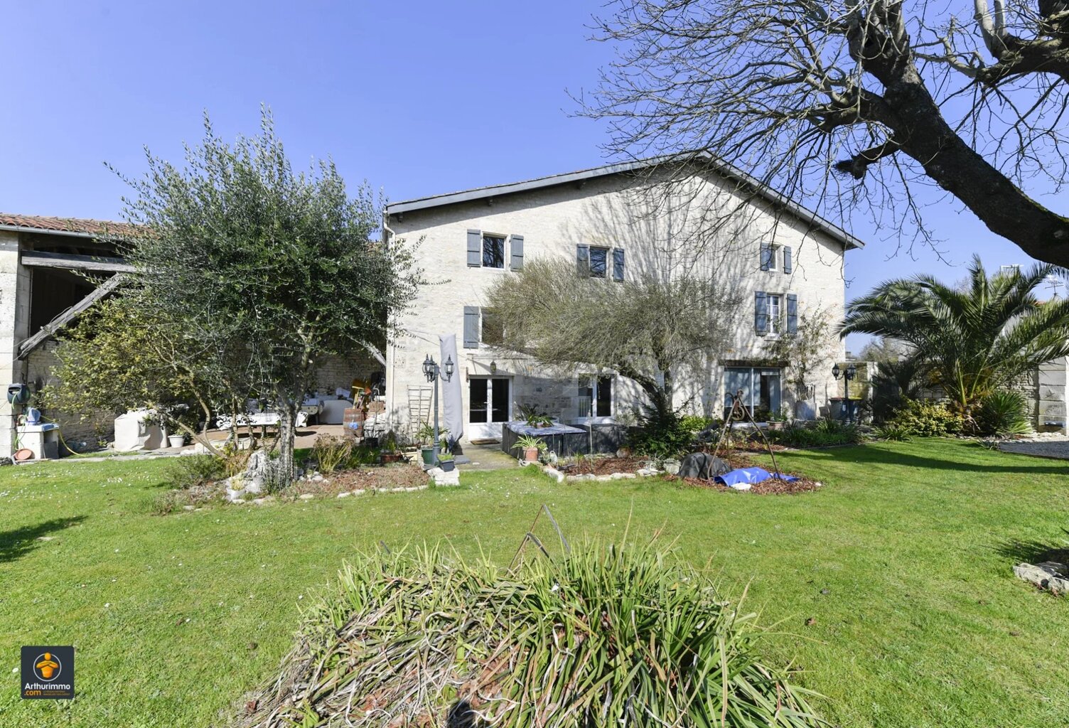 Maison en pierre de 290 m² à FRONTENAY ROHAN ROHAN — photo 1
