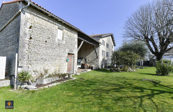 Maison en pierre de 290 m² à FRONTENAY ROHAN ROHAN — photo 2