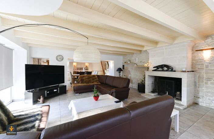 Maison en pierre de 290 m² à FRONTENAY ROHAN ROHAN — photo 4
