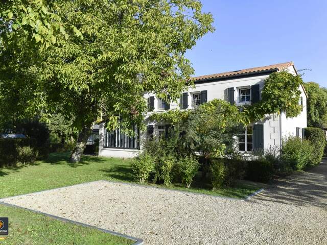 Maison d'architecte de 196m² à EPANNES — photo du bien