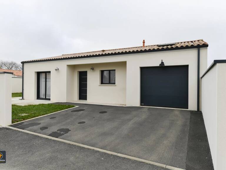 Maison plain-pied 94m² à LA CRECHE — photo 1