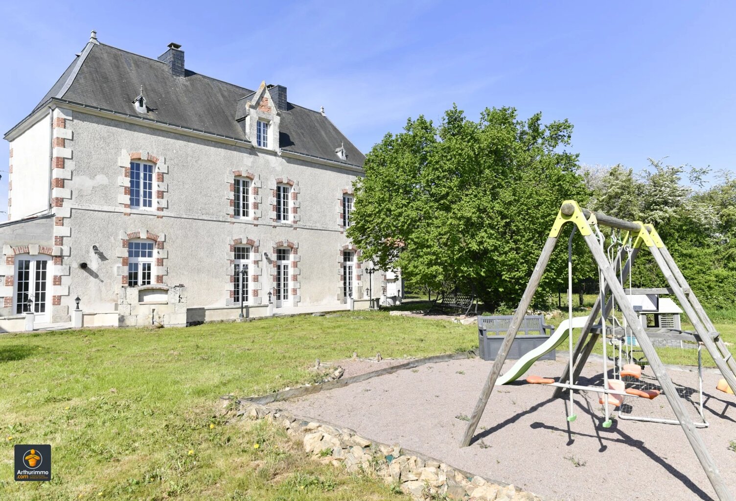 Maison de 187m2 à vernoux en gâtine — photo 1